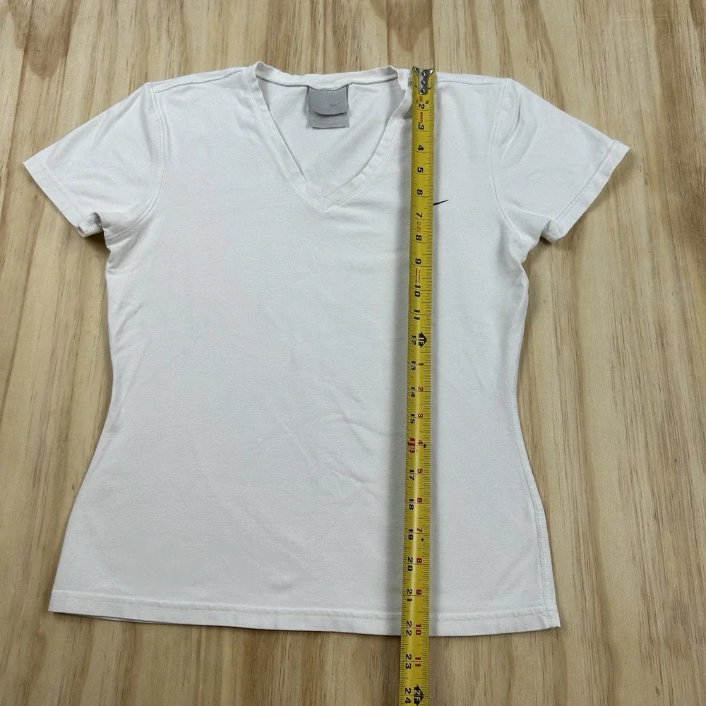 Y2K Vintage Nike Women's Medium White V Neck Fitted T Shirt Short Sleeve